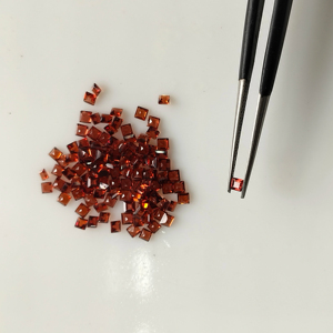 โกเมนสีแดงธรรมชาติ 1.75 มม. ทรงสี่เหลี่ยมเจียระไนแบบสเต็ปคัท คุณภาพดีที่สุด พลอยเม็ดเดี่ยวสำหรับทำเครื่องประดับ - Product Image 3