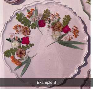 Plateau en résine fait main sur commande avec de vraies fleurs séchées et des poignées dorées modernes - Product Image 2
