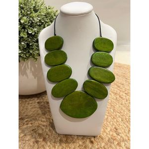 Collier pour femme en résine et bois de qualité supérieure, élégant accessoire de bijouterie - Product Image 5
