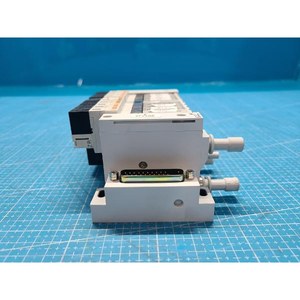 Conjunto de Válvula Solenoide Neumática SMC VQ1200-51 + VQ1200Y-5, Usado, Piezas de Equipos Legacy Semiconductor - Product Image 4