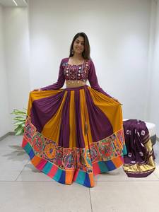 Lehenga Choli con Espejo Real y Adornos de Jarkan, el Más Vendido, para Mujer, Prenda Étnica Elegante y con Vuelo, Disponible para la Venta en Navratri - Product Image 1