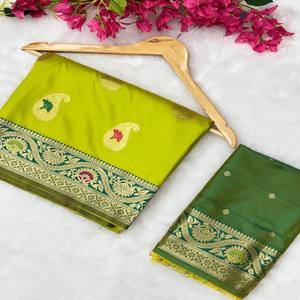 Sari VASTRA COTTAGE Premium en Seda Suave Verde Lima con Motivos Paisley en Zari Dorado y Borde Tejido en Verde Oscuro en Contraste - Product Image 2