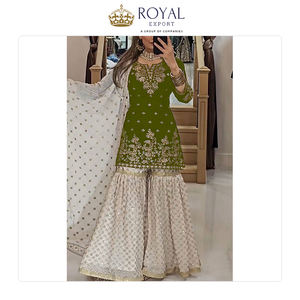 Collection de vêtements indiens de haute qualité, magnifiques et élégants, en pur Georgette de Fox, avec broderies et sequins. - Product Image 2