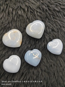 Cœur en Angelite Naturelle Polie, Pierre Semi-Précieuse, Vente en Gros, pour Guérison par les Cristaux, Reiki, Petite Pierre Souple pour la Méditation, Artisanat, Mariage et Amour - Product Image 4