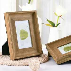 Cadre photo en bois artistique, ajoutant une touche d'élégance vintage à la décoration intérieure, avec un charme rustique pour une présentation murale. - Product Image 2