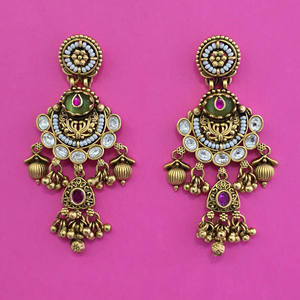 Pendientes de Perlas Antiguas Hechos a Mano de Última Moda con Baño de Oro Mate 233127 - Product Image 4