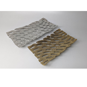 Plats en métal aluminium verni, plateaux de service de luxe, forme feuille d'or et d'argent, très demandés pour hôtels et restaurants - Product Image 3