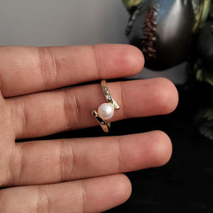 Anillo Ajustable con Perla de Agua Dulce y Diseño Floral, Talla Única, Anillo de Joyería con Perla, Ajustable, Proveedor - Product Image 1