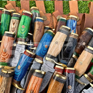 Couteaux de chasse Damas à prix réduit, couteau à lame fixe forgé, couteau de camping avec manche personnalisé en bois et laiton pour les détaillants - Product Image 4