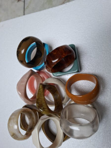 Bracelet en résine de couleur personnalisée, fabricant de bijoux de mode OEM - Product Image 3