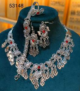 Ensemble collier et boucles d'oreilles pendantes élégants en zircon plaqué or, motif feuille tendance pour mariage 53020 - Product Image 6