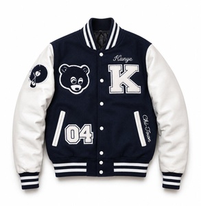 เสื้อแจ็คเก็ตวาร์ซิตี้ Kanye Bear สำหรับผู้ชาย สีกรมท่า แขนหนังสีขาว ปักลายสิงโต สำหรับฤดูหนาว เป็นมิตรกับสิ่งแวดล้อม คอตั้ง สไตล์ Preppy ด้านหน้า - Product Image 1
