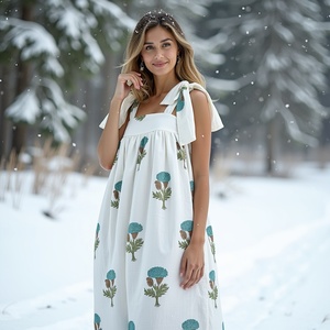 Vestido Maxi sin mangas de color blanco suave con flores azules apagadas y tirantes atados para un ajuste relajado - Product Image 5