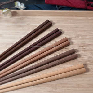 Palillos de madera rústicos, utensilios asiáticos de estilo tradicional hechos a mano para una auténtica experiencia de restaurante en casa - Product Image 4