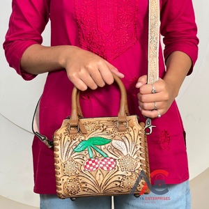 Nouveau sac Speedy en cuir artisanal à motif floral cerise et à carreaux, élégant sac bandoulière avec poignée supérieure pour femme - Product Image 1