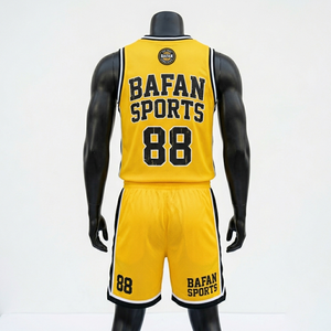 Ensemble maillot et short de basketball pour homme, respirant, en maille polyester, jaune et noir, design à panneaux, logo personnalisé par sublimation pour ensemble homme - Product Image 2