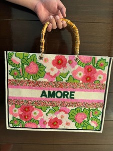 กระเป๋าทรง Tote แบบเปิดด้านบนสุดเก๋แนวโบฮีเมียนลำลองของผู้หญิงพร้อมลูกปัดมุกขนาดใหญ่ด้ามจับไม้ไผ่ปักลายแบบสายเดี่ยว2สาย - Product Image 2