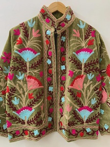 Veste élégante en velours Suzani faite à la main, brodée, style bohème ethnique, pour festival, soirée, ou comme vêtement d'extérieur de créateur - Product Image 3