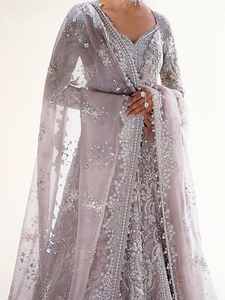 Robes de mariée pakistanaises modernes haut de gamme, style robe de bal, longueur ras du sol, en soie, dentelle, cristaux, luxueuses, couleur lavande, en tulle, Lehenga Choli - Product Image 2