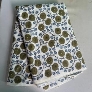 Tela de Algodón Estampada a Mano con Diseño de Hojas Azules para Vestidos de Mujer y Niña - Product Image 3