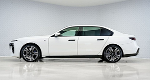 BMW 740i M-Sport USADO 2023 - Motor 3L - Híbrido 375hp Euro6 - TRANSMISIÓN AUTOMÁTICA - Volante a la Izquierda - Product Image 4