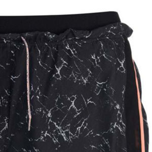Shorts pour homme en polyester respirant à imprimé marbré noir avec bande latérale et cordon de serrage à la taille, décontractés - Product Image 1