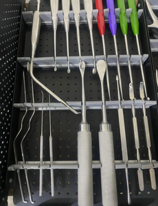 Juego de Instrumentos para Cirugía de Columna Lumbar con Caja para Procedimientos Ortopédicos, Kit Quirúrgico de Acero Inoxidable de Alta Precisión - Product Image 2