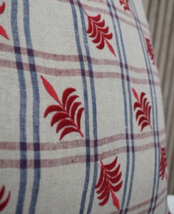Housse de coussin décorative en lin 100% brodée motif feuille rouge, coussin décoratif à carreaux, housse de coussin de luxe pour canapé, fournisseur en gros - Product Image 4