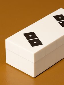 Blocs de dominos modernes en résine avec boîte de rangement protectrice en résine, ensemble de dominos blancs de luxe pour la maison et les fêtes - Product Image 3