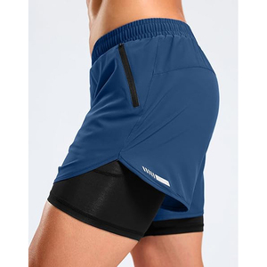 Shorts de sport en matière douce, coupe décontractée, aération par fentes latérales, espace central spacieux - Product Image 3