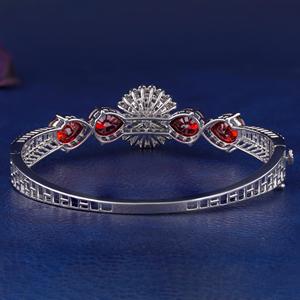 Brazalete de Plata 925 con Diamantes y Halo de Rubí en el Centro, Brazalete de Lujo para Mujer - Product Image 4