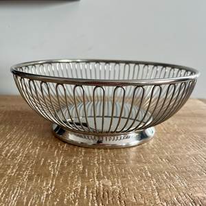 Corbeille à fruits artisanale traditionnelle en métal pour le rangement sur le comptoir de cuisine, avec un design culturel et une structure solide - Product Image 3