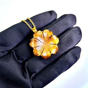 จี้รูปดอกไม้ทำจากหินไทเกอร์อายธรรมชาติ แกะสลักด้วยมือ สร้อยคอคริสตัลรูปดอกไม้สำหรับผู้หญิง จี้พลอย งานแฮนด์เมดสำหรับทำเครื่องประดับ - Product Image 3