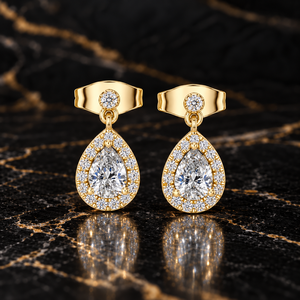 Boucles d'oreilles clous solitaires en or massif 14K 18K avec diamant de laboratoire taille poire et halo, DEFVVS, bijoux fins de mariée, vente en gros - Product Image 1