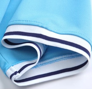 Ensemble de maillot de football bleu pour homme, col en V, manches courtes, tissu respirant en polyester, shorts, coupe athlétique pour toutes les saisons - Product Image 3