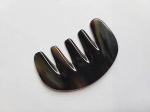 Peigne en corne de buffle fait main, sculpté en forme d'animal, artisanat naturel durable, objet d'art de collection - Product Image 2
