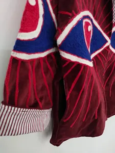 Veste en velours premium rouge bordeaux ornée d'un œil maléfique, vêtement d'extérieur féminin de mode contemporaine - Product Image 3