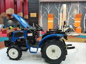 Tractor Agrícola Multifuncional EURO V de 25 CV con Tracción en las 4 Ruedas, con CE COC, Toma de Fuerza Trasera, Salida Hidráulica, Enlace de 3 Puntos, ROPS - Product Image 3