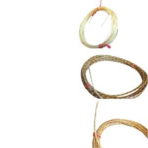 Le tambour a une coque en bois, peut-être en érable à graines de cerf, et des peaux en cuir de veau. Il utilise des fils de pêche de différentes tailles (0,70 mm, 1 mm, 1,40 mm, 2 mm, 3 mm) - Product Image 4