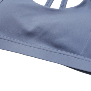 Sujetador deportivo sin costuras con cuello redondo y espalda cruzada para mujer, con logo frontal, para yoga y fitness, soporte medio, transpirable y de secado rápido - Product Image 5