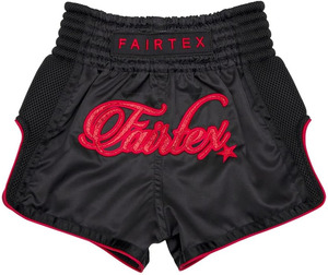 Shorts de boxe thaï Fairtex noir et rouge avec logo brodé, panneaux latéraux en mesh respirant, vêtements d'arts martiaux unisexes pour adultes - Product Image 1