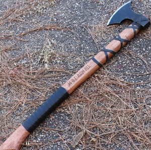 Hacha de guerra vikinga Wolf Heathen, inspirada en el estilo nórdico medieval, réplica funcional para recreación histórica, estilo batalla. - Product Image 2