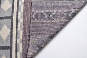 Tapis d'appoint personnalisé tufté à la main, écologique, antidérapant, à poils épais, gris ivoire, couleur unie, tissage plat, avec support en toile de coton pour hôtel - Product Image 5