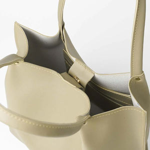 Sac fourre-tout en cuir véritable vintage sur mesure pour femmes avec deux sangles, style automne, imperméable et thermique - Product Image 4