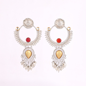 Boucles d'oreilles ethniques en pierres rouges hydro, perles et pierres Kundan |   Bijoux indiens traditionnels en laiton plaqué argent - Product Image 1