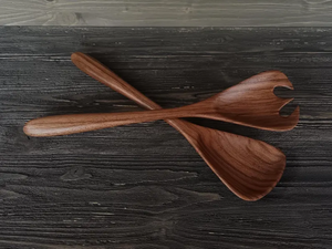 Ensemble de service à salade en bois de noyer, fourchette et cuillère en bois sculptés à la main pour la cuisine - Product Image 4