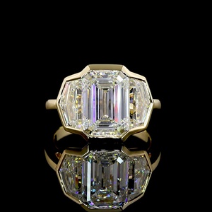 Bague de fiançailles et de mariage en or 14 carats avec diamant de laboratoire certifié IGI, taille émeraude 4 carats, personnalisable en gros, et pierres latérales trapézoïdales - Product Image 1
