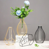 Décoration de salon pour table murale Vase en fer géométrique à fleurs en métal nordique de luxe avec bouteille en verre