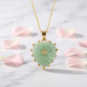 จี้รูปหัวใจแกะสลักจากอเมซอนไนต์ธรรมชาติประดับด้วยเพชร CZ สีขาว สร้อยคอสำหรับผู้หญิง ชุบทองคำแท้บนทองเหลือง ป้องกันการหมองคล้ำ - Product Image 1