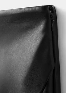 Jupe-short en satin noir pour femme, taille haute, fermeture élastique, style minimaliste drapé, coupe classique - Product Image 4
